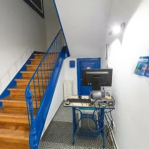 Hostel Help Yourself -, Parede